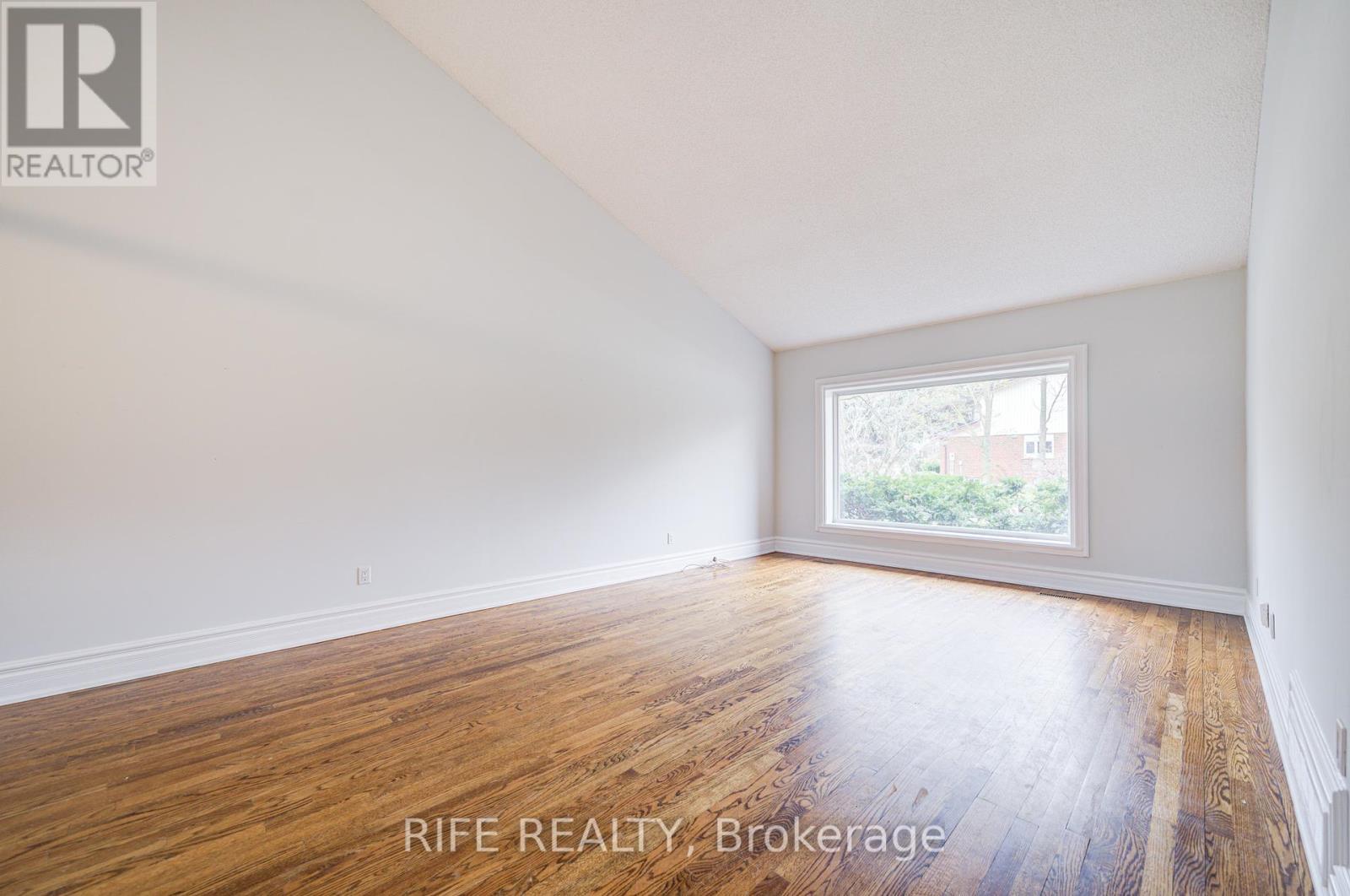 17 Bramble Drive, Toronto, Ontario  M3B 2E9 - Photo 3 - C12439152