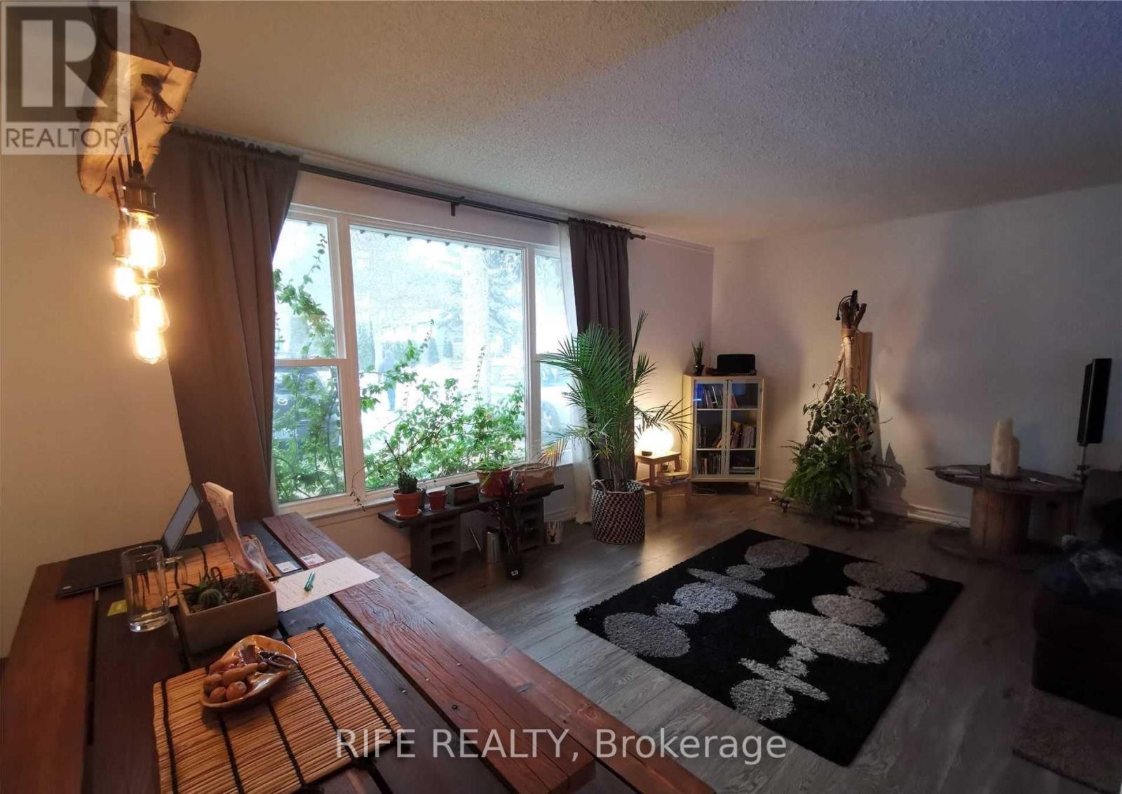 27 SHIPPIGAN CRESCENT, Toronto, Ontario
