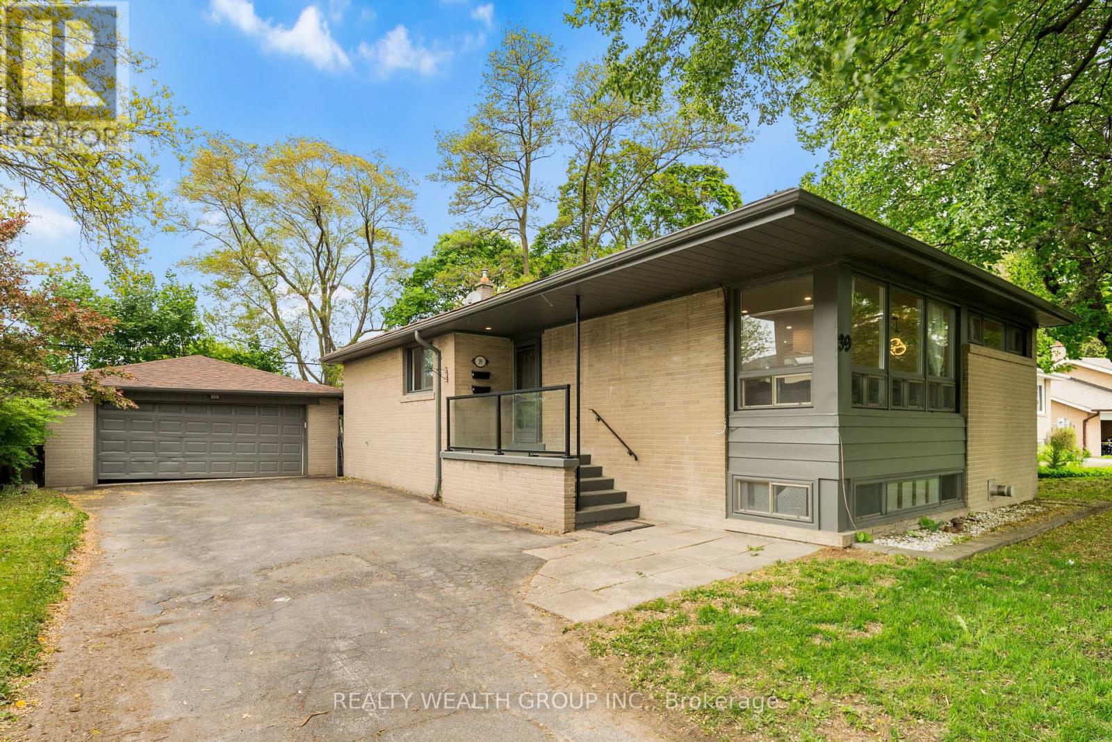 39 Treadgold Crescent, Toronto, Ontario  M3A 1X1 - Photo 3 - C12439159