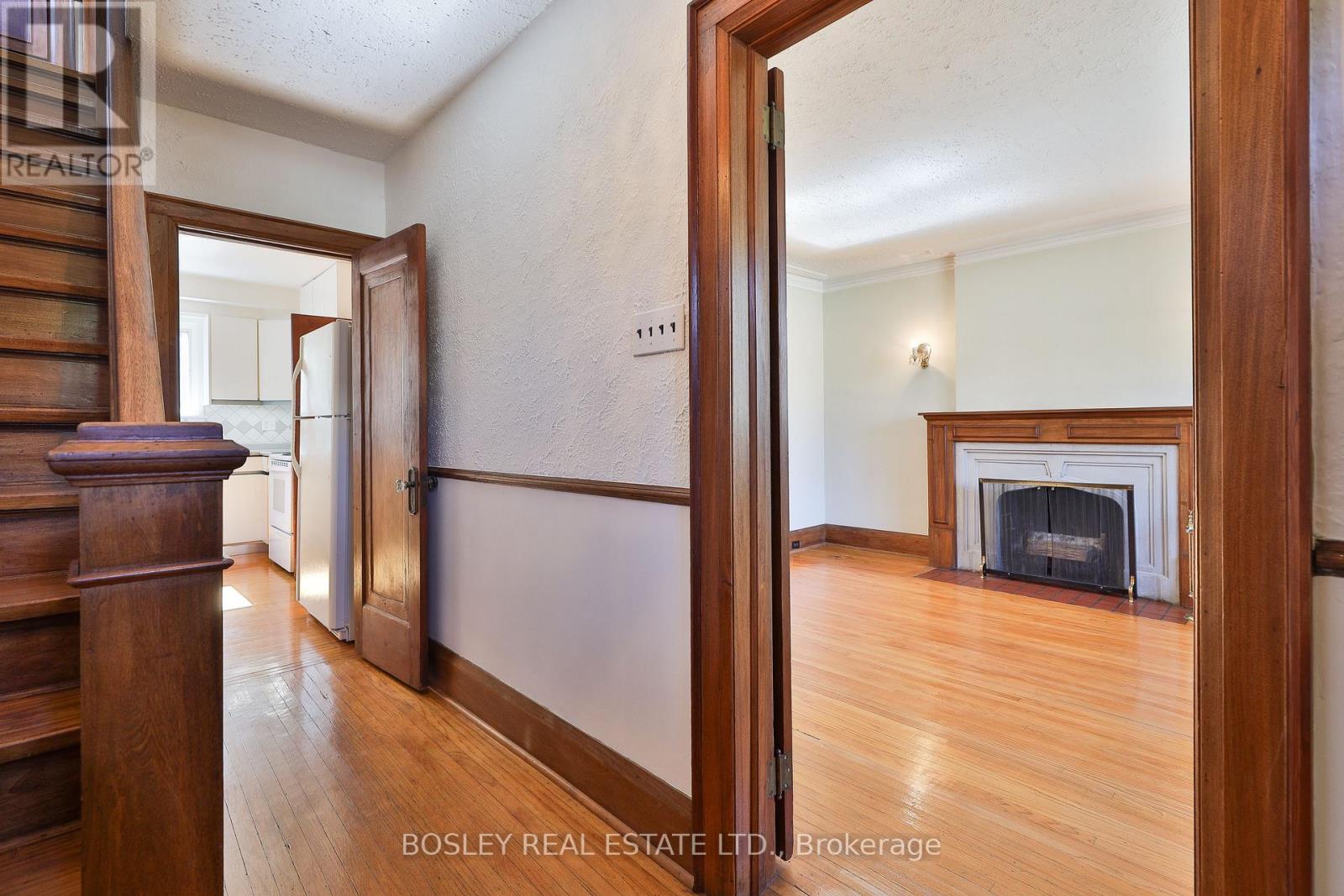 183 Mcrae Drive, Toronto, Ontario  M4G 1T2 - Photo 4 - C12439191