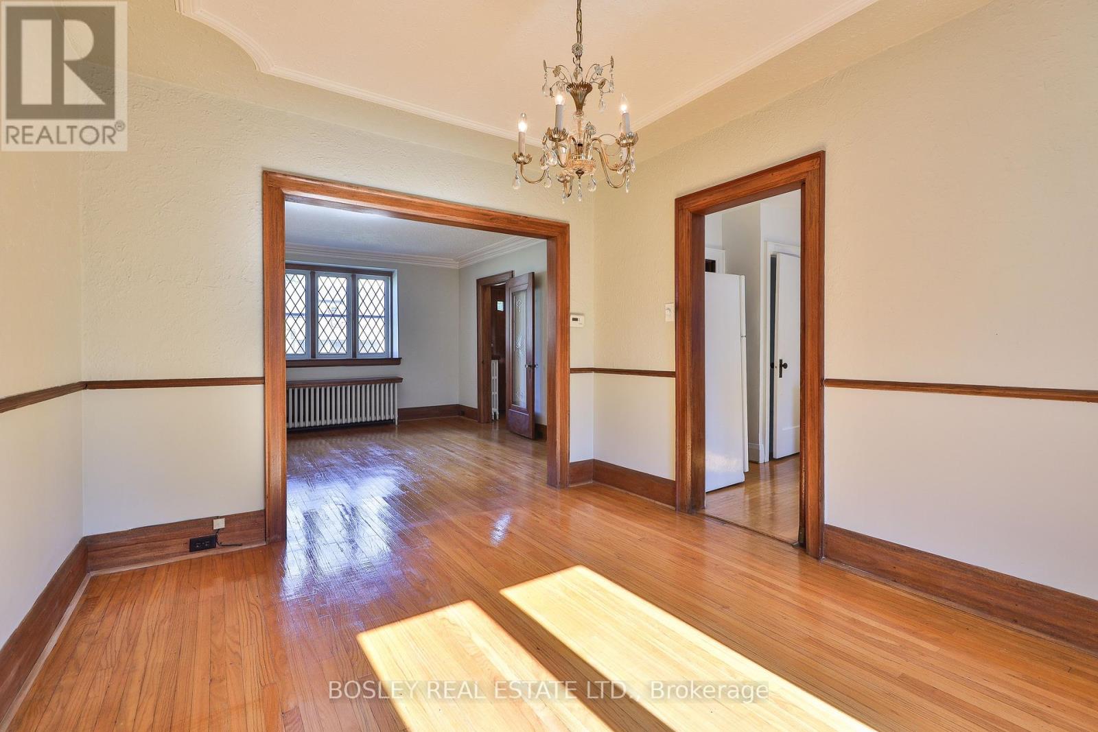183 Mcrae Drive, Toronto, Ontario  M4G 1T2 - Photo 6 - C12439191