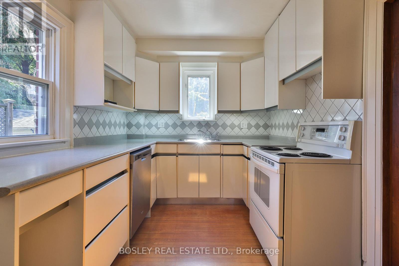 183 Mcrae Drive, Toronto, Ontario  M4G 1T2 - Photo 9 - C12439191