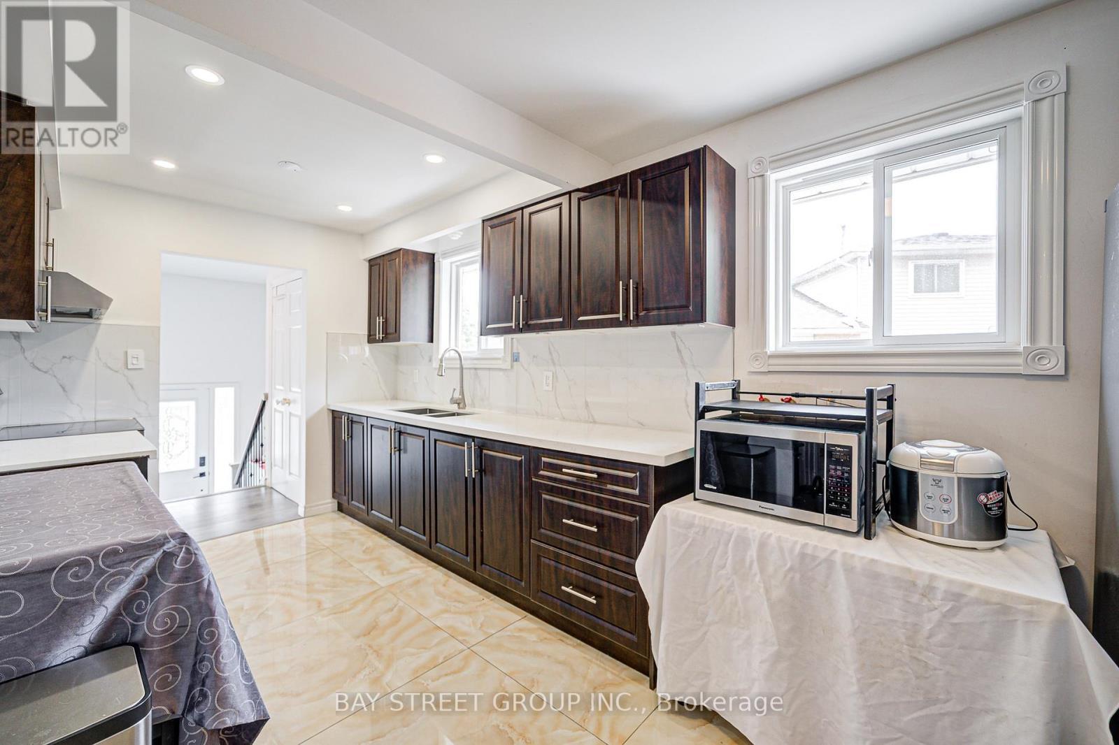 64 Rakewood Crescent, Toronto, Ontario  M1V 1M7 - Photo 7 - E12439139