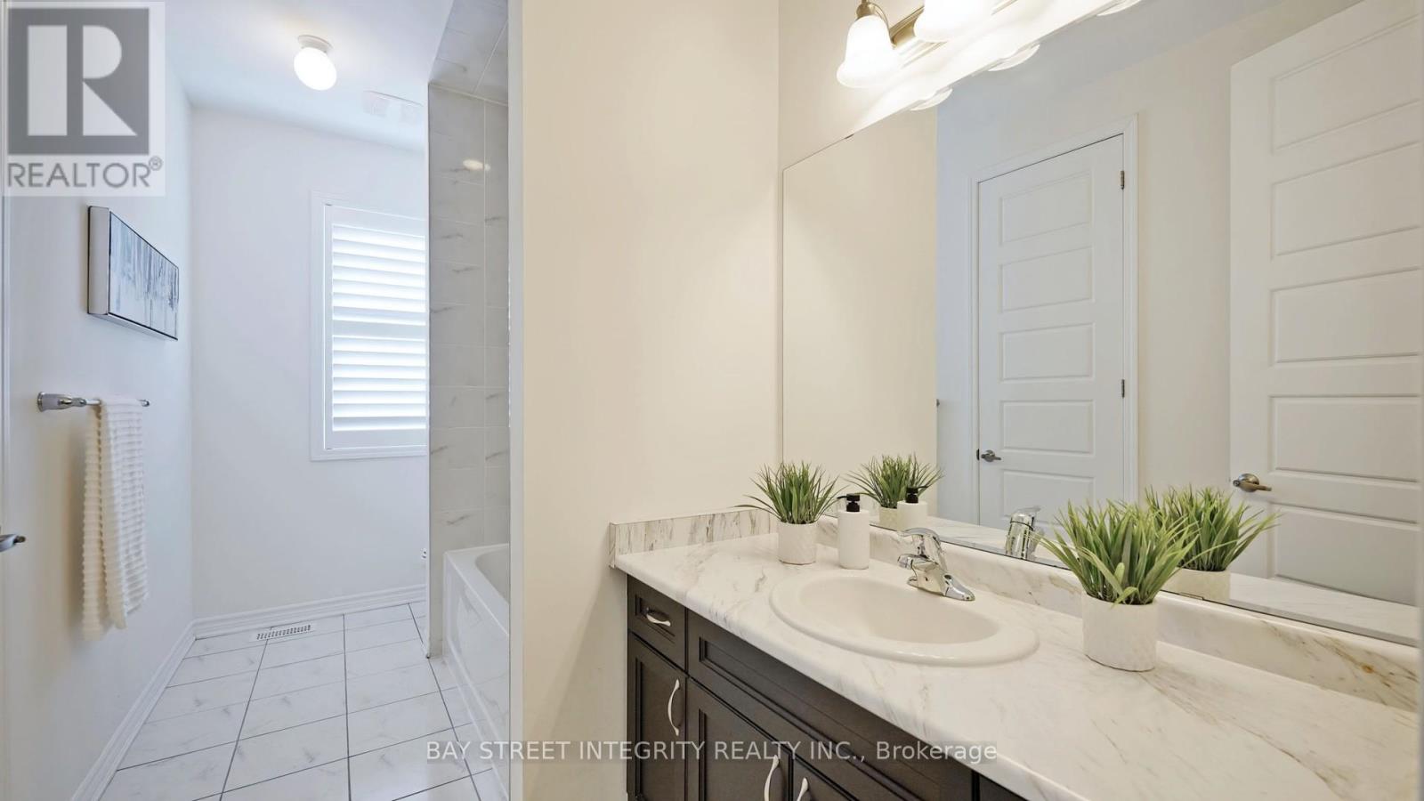 170 Baber Crescent, Aurora, Ontario  L4G 0Y6 - Photo 34 - N12439164