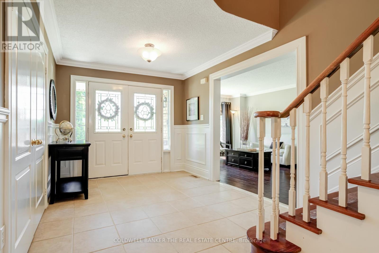 129 Foxtail Ridge, Newmarket, Ontario  L3X 1Z2 - Photo 5 - N12439168