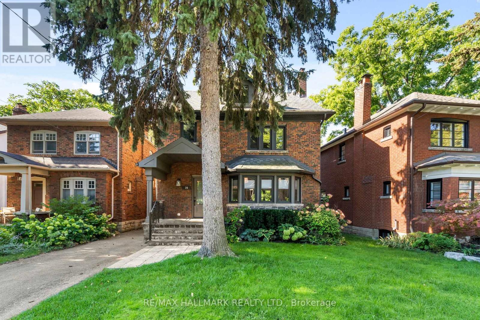 26 TRAYMORE CRESCENT, Toronto, Ontario