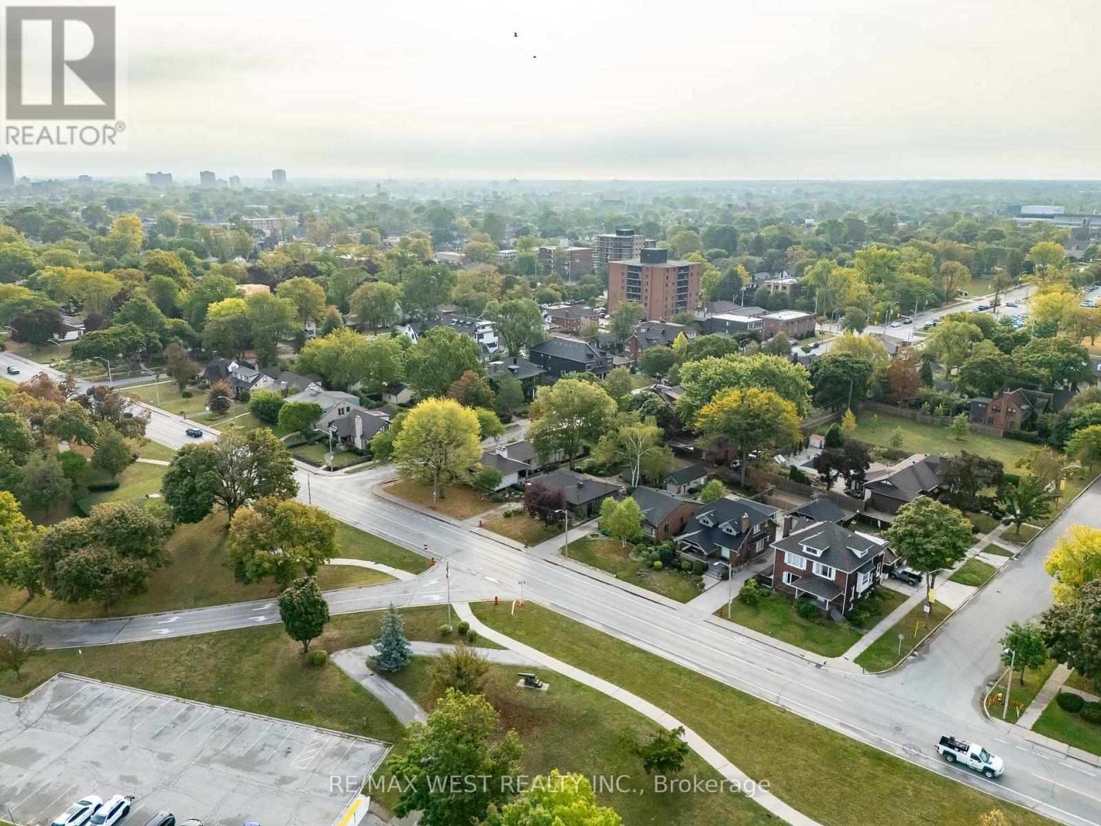 2437 Riverside Drive W, Windsor, Ontario  N9B 1B2 - Photo 11 - X12433211