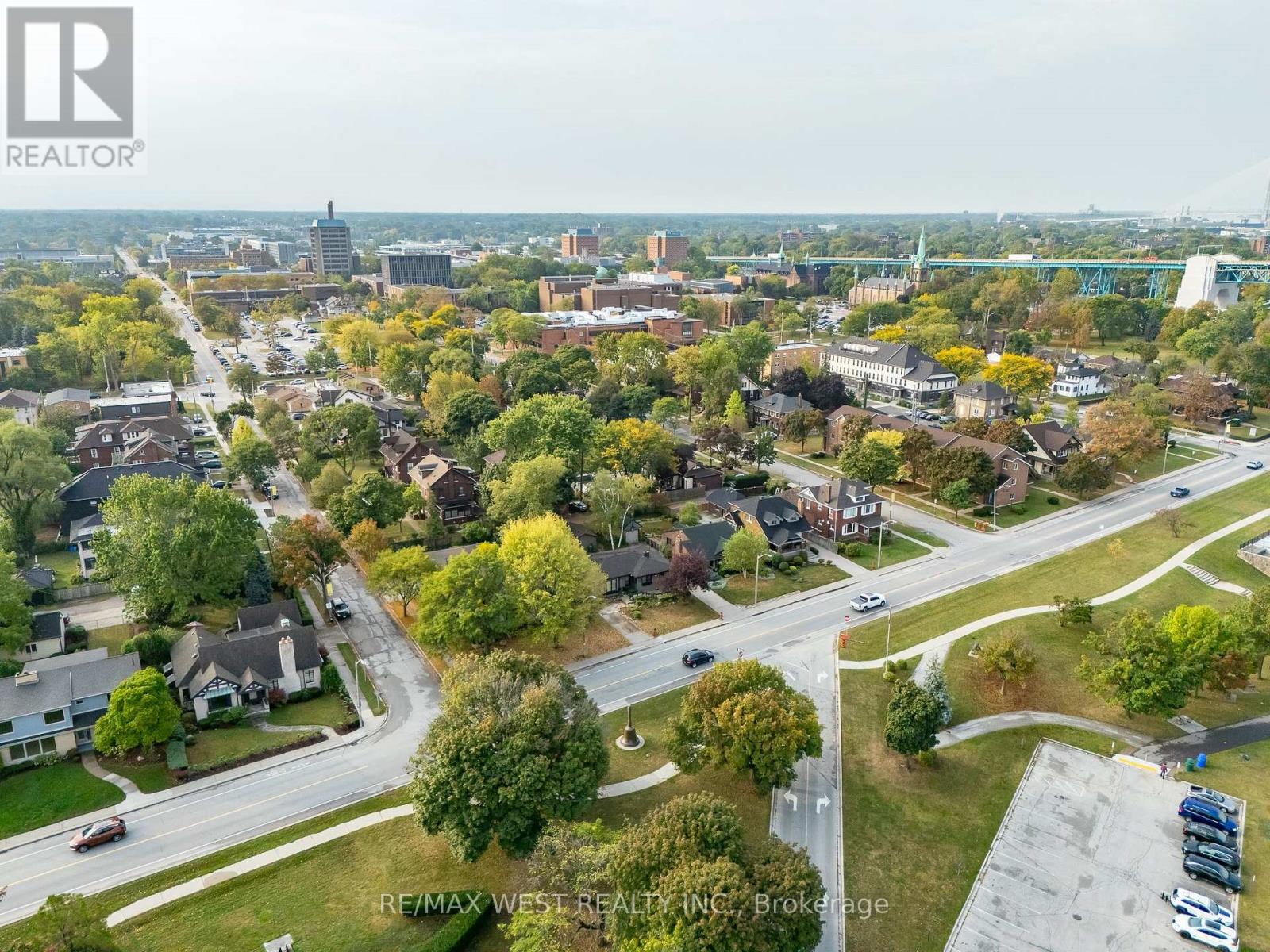 2437 Riverside Drive W, Windsor, Ontario  N9B 1B2 - Photo 13 - X12433211