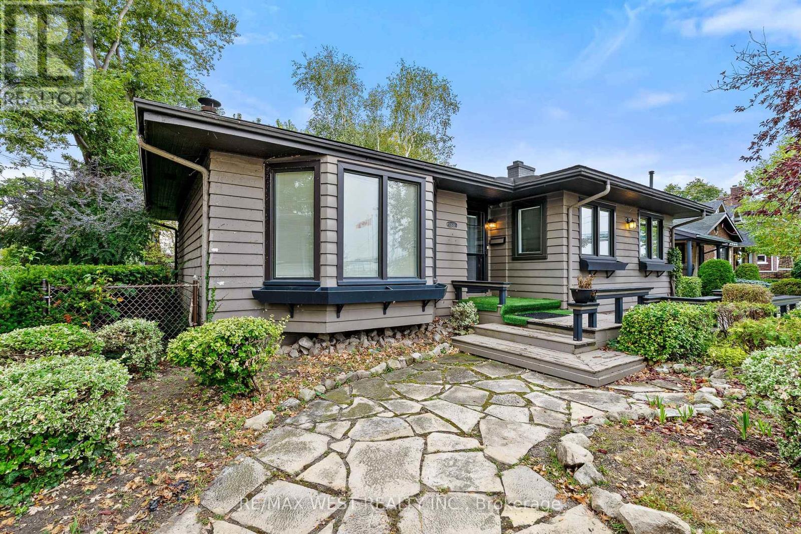 2437 Riverside Drive W, Windsor, Ontario  N9B 1B2 - Photo 20 - X12433211