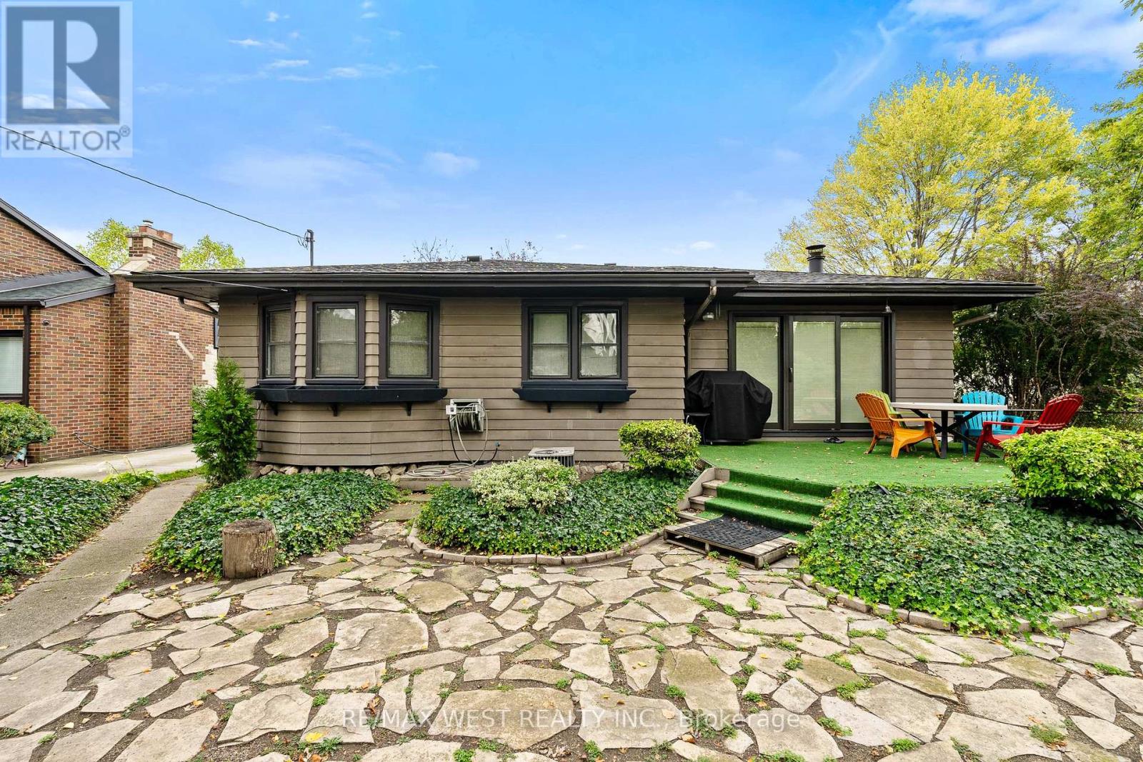 2437 Riverside Drive W, Windsor, Ontario  N9B 1B2 - Photo 24 - X12433211