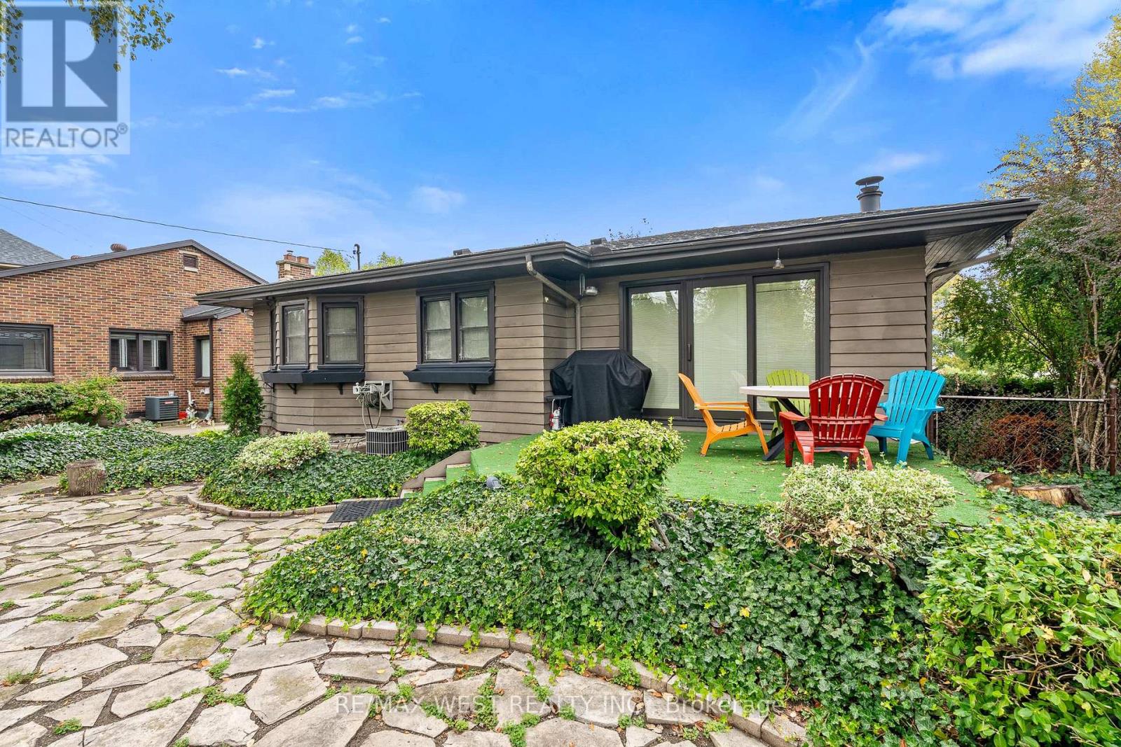 2437 Riverside Drive W, Windsor, Ontario  N9B 1B2 - Photo 26 - X12433211