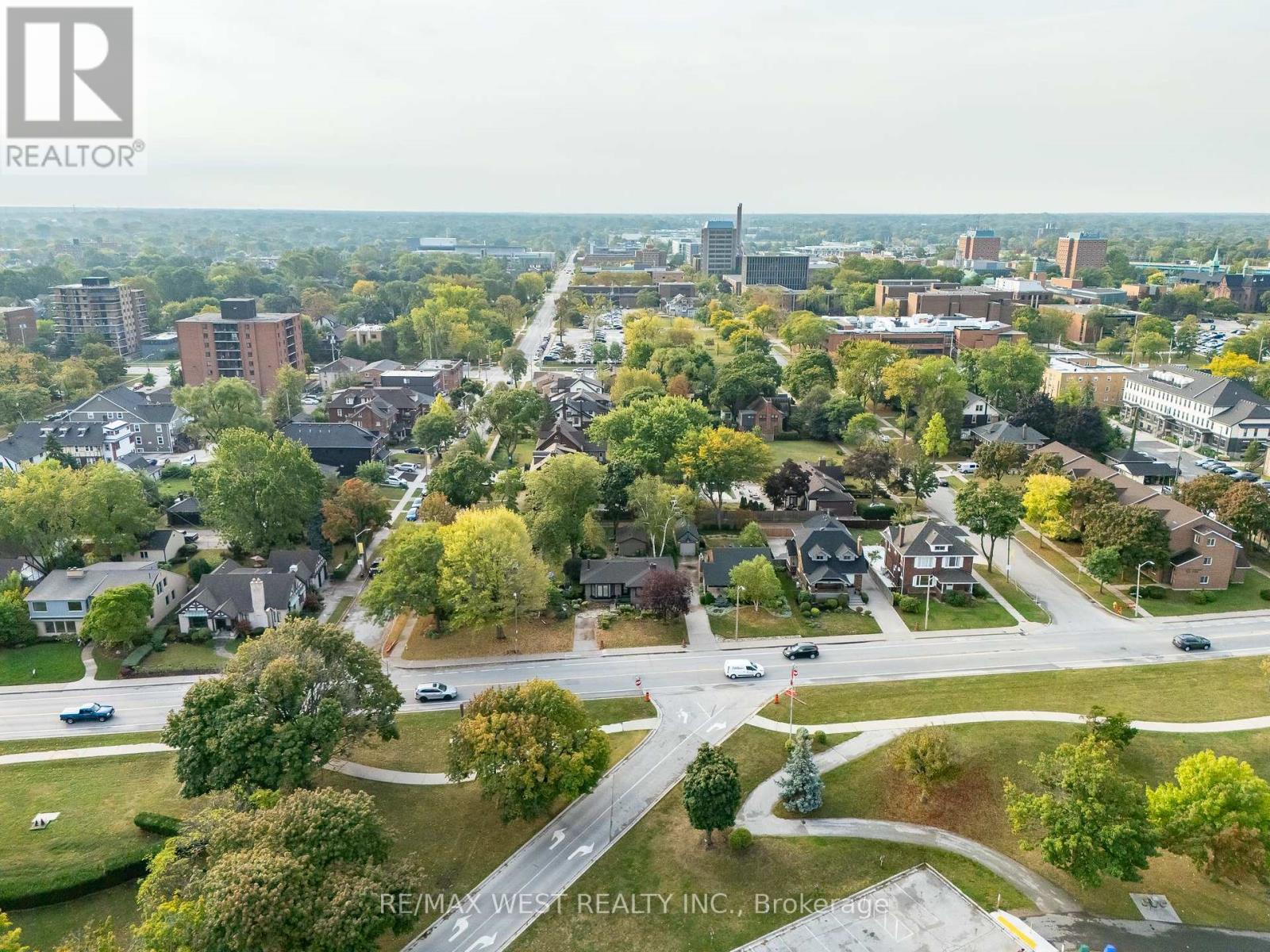 2437 Riverside Drive W, Windsor, Ontario  N9B 1B2 - Photo 12 - X12433211