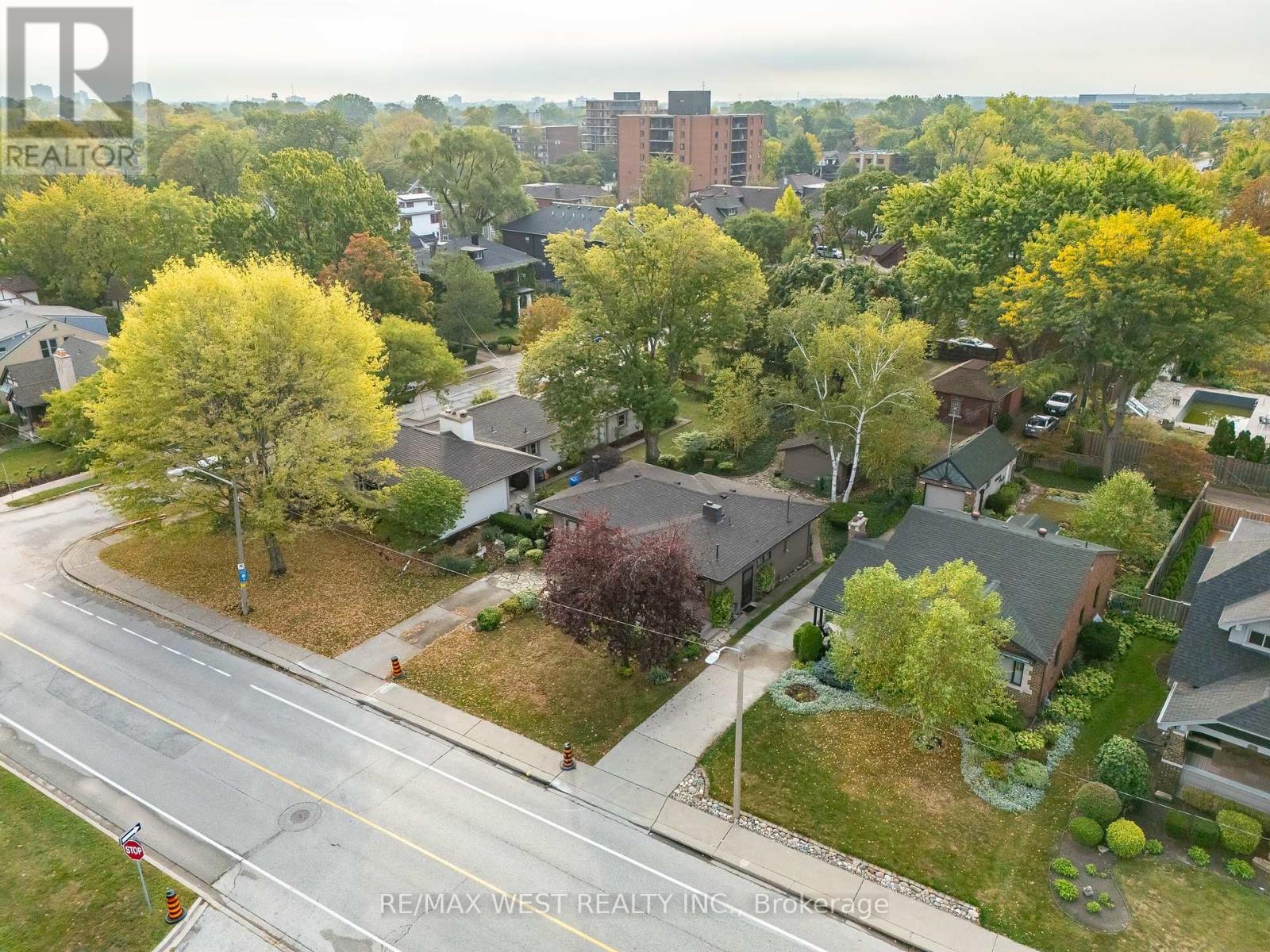 2437 Riverside Drive W, Windsor, Ontario  N9B 1B2 - Photo 2 - X12433211