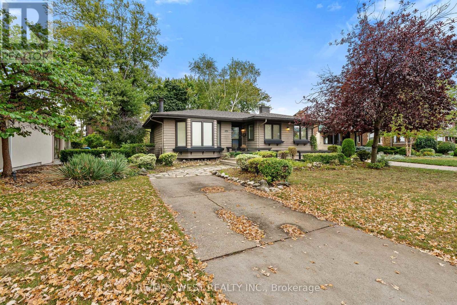 2437 Riverside Drive W, Windsor, Ontario  N9B 1B2 - Photo 16 - X12433211