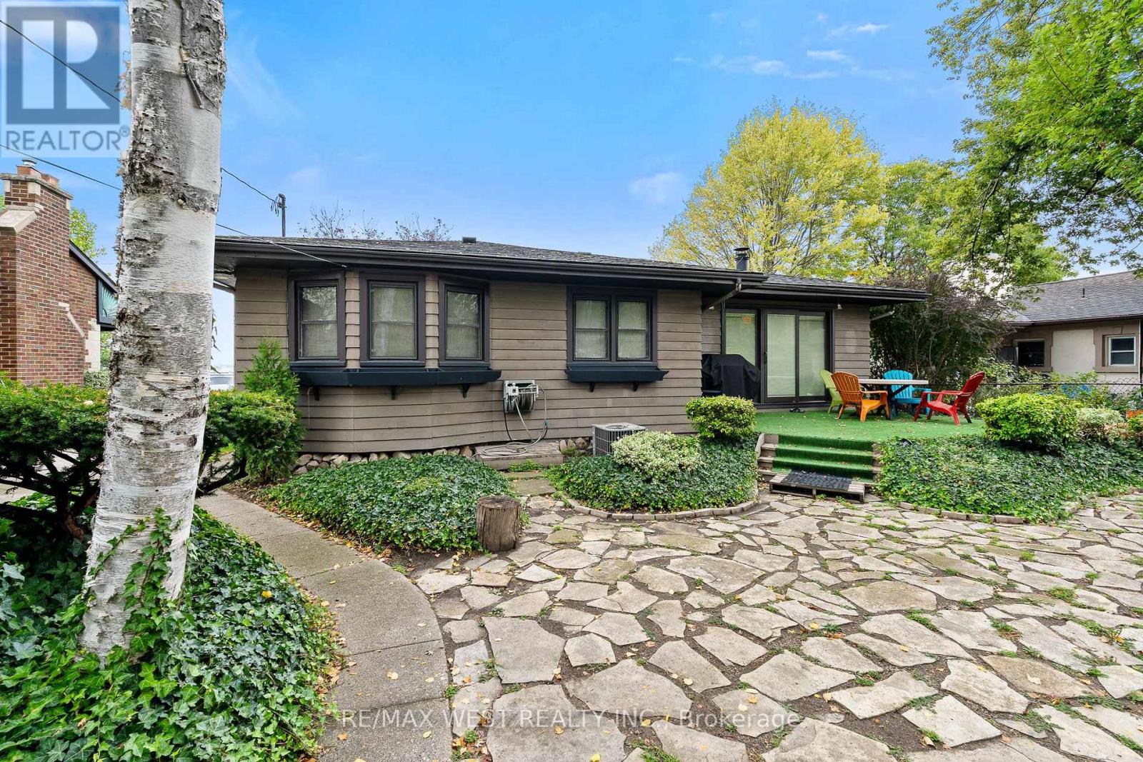 2437 Riverside Drive W, Windsor, Ontario  N9B 1B2 - Photo 23 - X12433211