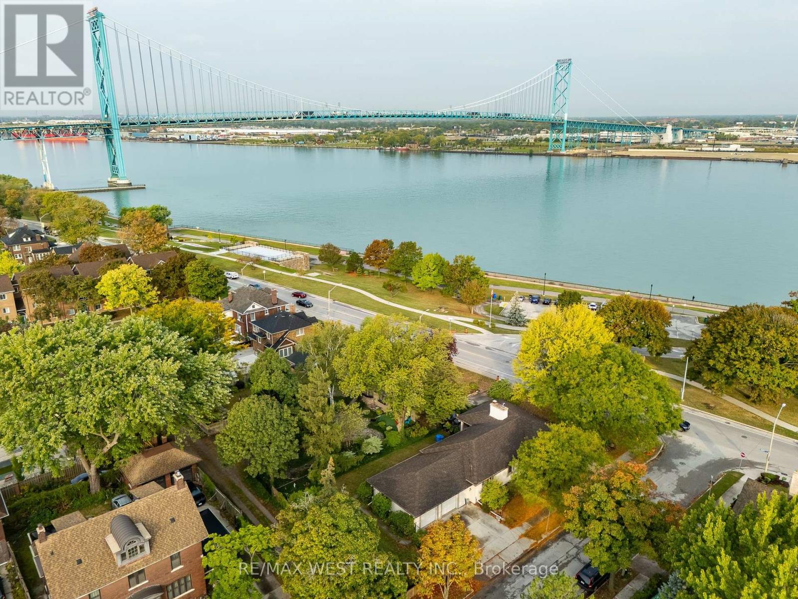 2437 Riverside Drive W, Windsor, Ontario  N9B 1B2 - Photo 6 - X12433211