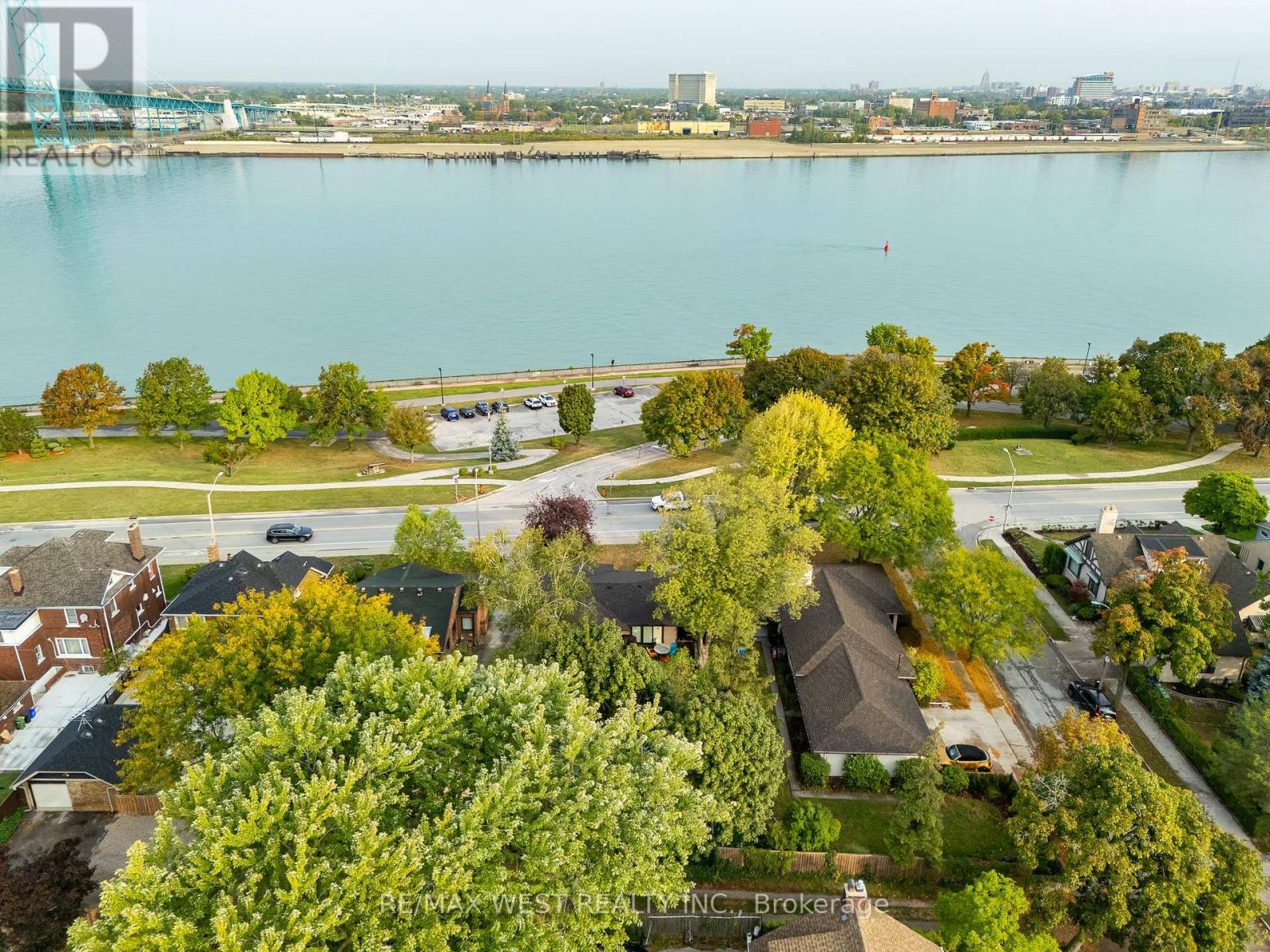 2437 Riverside Drive W, Windsor, Ontario  N9B 1B2 - Photo 7 - X12433211