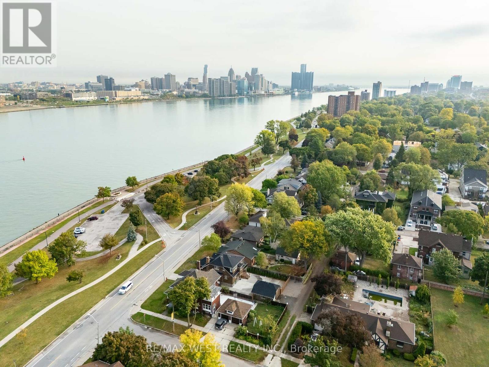 2437 Riverside Drive W, Windsor, Ontario  N9B 1B2 - Photo 9 - X12433211