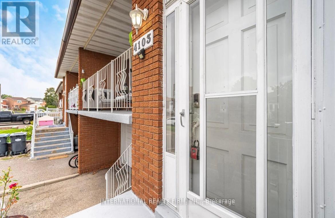 4103 Clevedon Drive, Mississauga, Ontario  L4Z 1J4 - Photo 4 - W12439170
