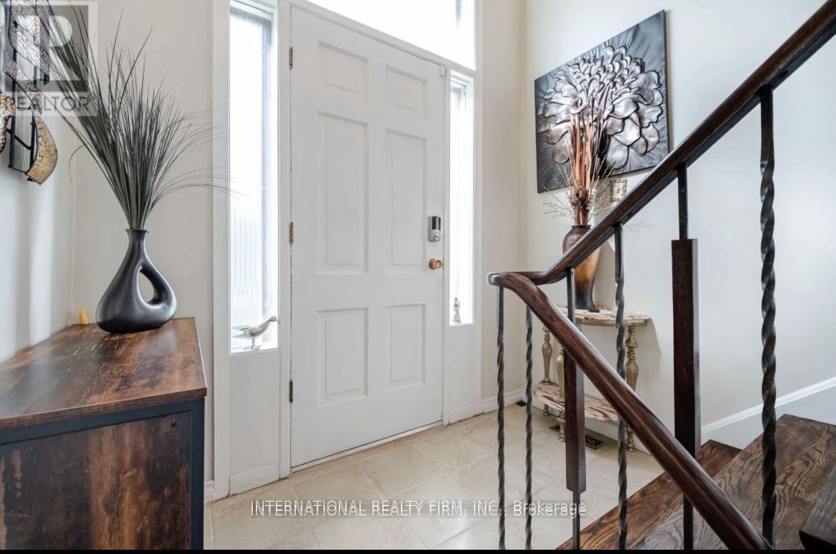 4103 Clevedon Drive, Mississauga, Ontario  L4Z 1J4 - Photo 5 - W12439170