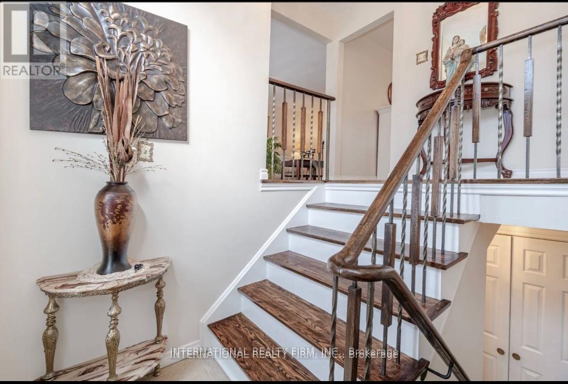 4103 Clevedon Drive, Mississauga, Ontario  L4Z 1J4 - Photo 6 - W12439170