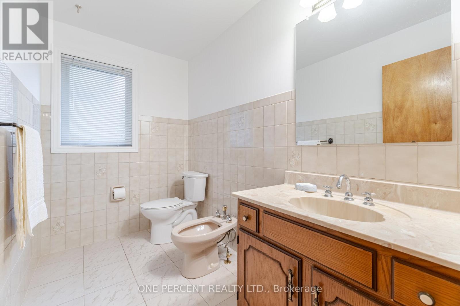 93 Old Chicopee Drive, Kitchener, Ontario  N2A 3R7 - Photo 13 - X12439137