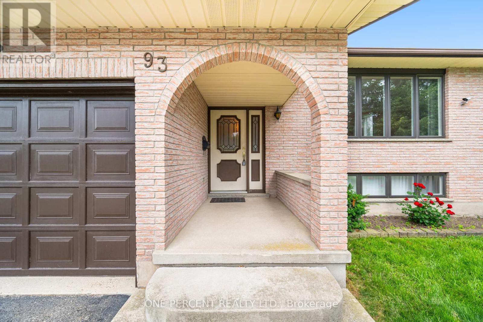 93 Old Chicopee Drive, Kitchener, Ontario  N2A 3R7 - Photo 2 - X12439137