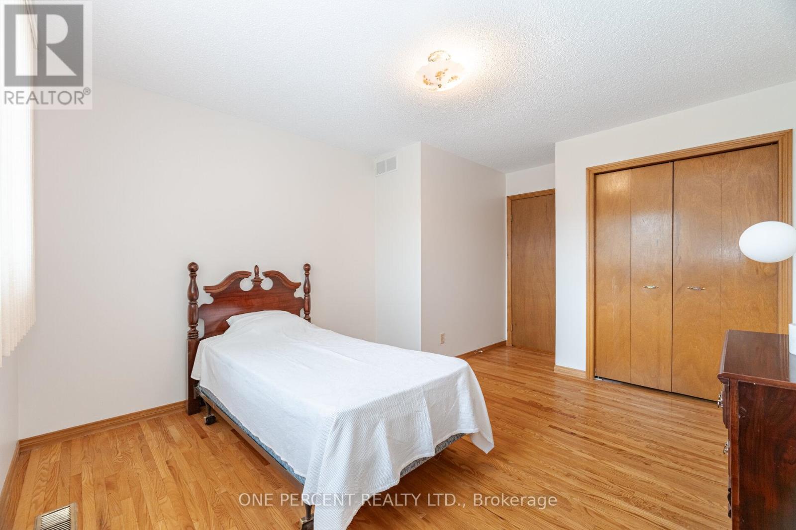 93 Old Chicopee Drive, Kitchener, Ontario  N2A 3R7 - Photo 23 - X12439137