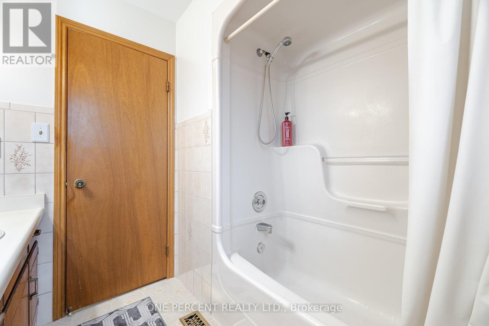 93 Old Chicopee Drive, Kitchener, Ontario  N2A 3R7 - Photo 25 - X12439137