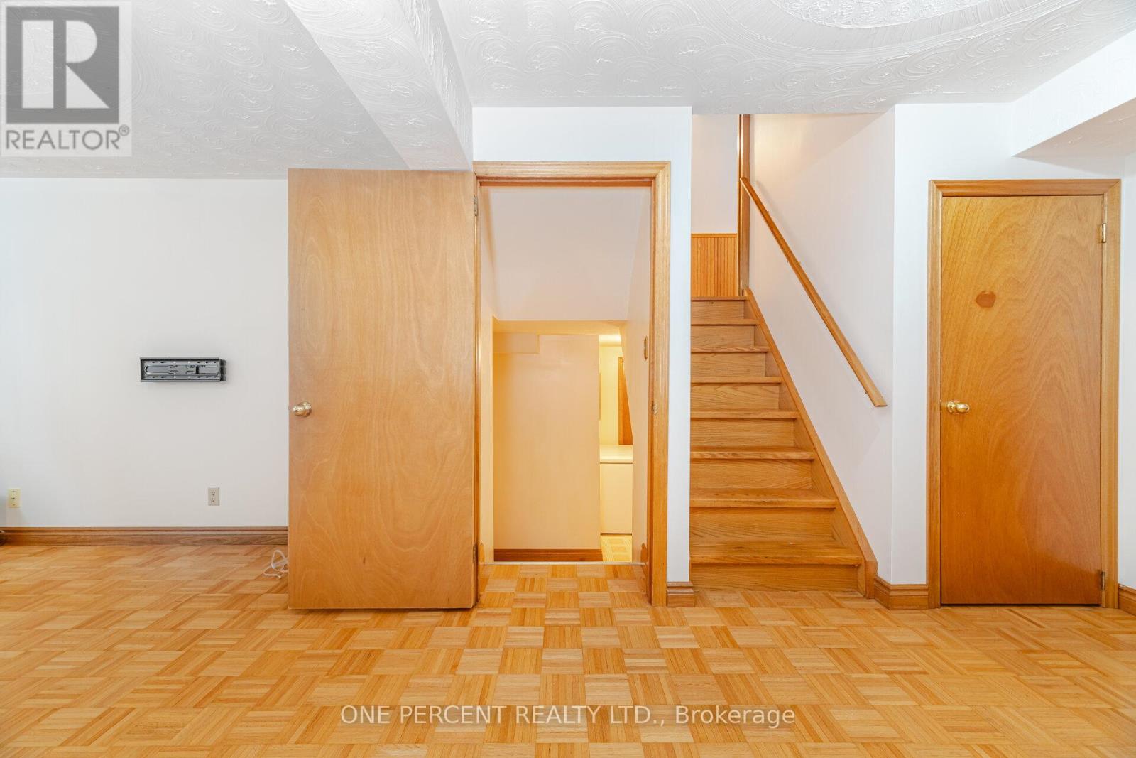 93 Old Chicopee Drive, Kitchener, Ontario  N2A 3R7 - Photo 32 - X12439137