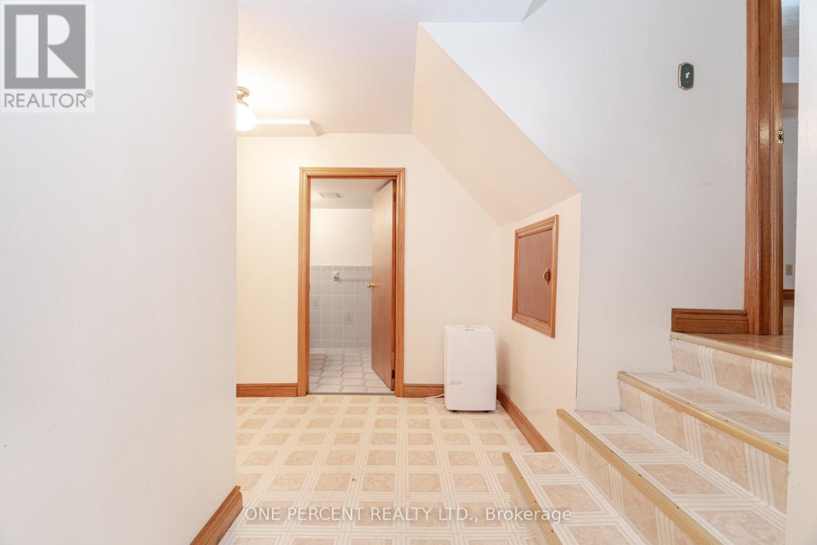 93 Old Chicopee Drive, Kitchener, Ontario  N2A 3R7 - Photo 33 - X12439137