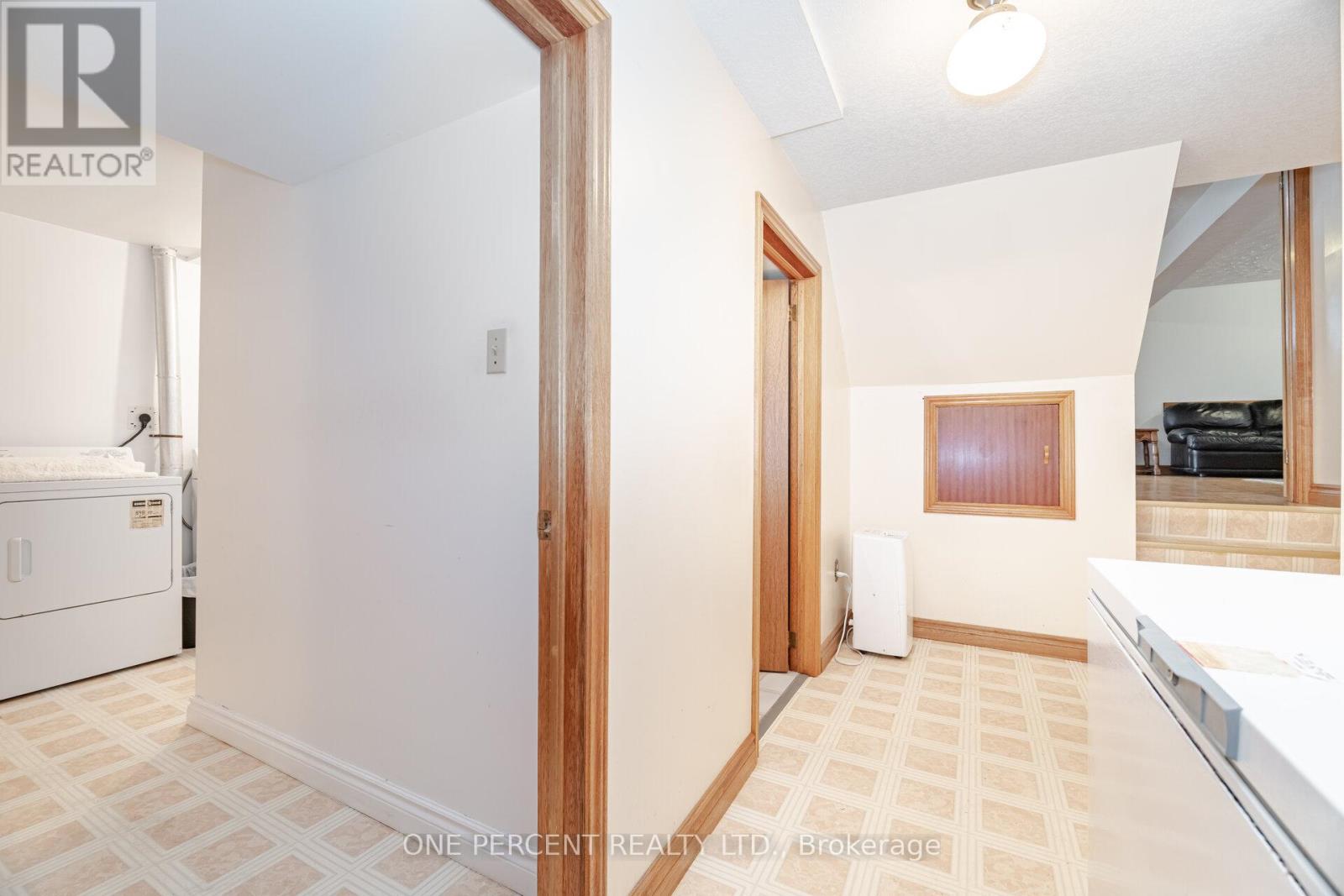 93 Old Chicopee Drive, Kitchener, Ontario  N2A 3R7 - Photo 35 - X12439137