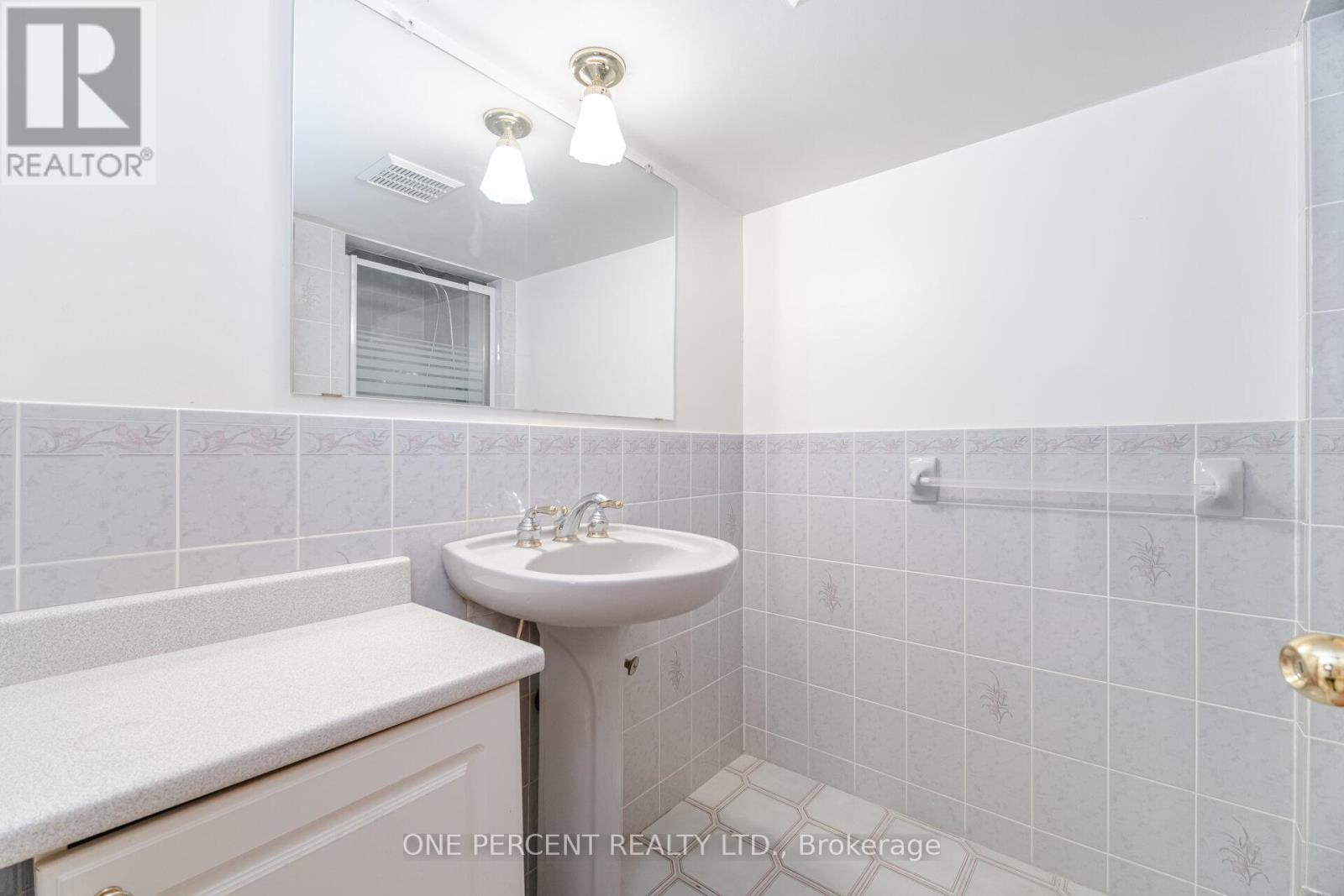 93 Old Chicopee Drive, Kitchener, Ontario  N2A 3R7 - Photo 36 - X12439137