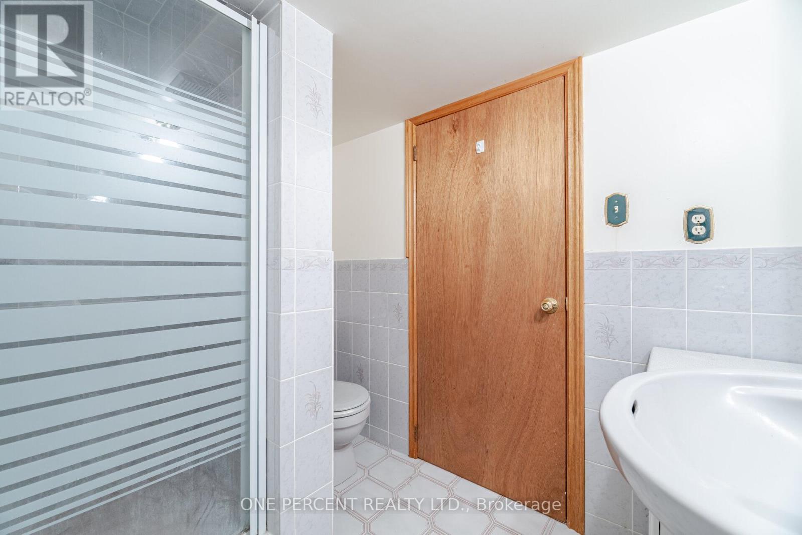 93 Old Chicopee Drive, Kitchener, Ontario  N2A 3R7 - Photo 37 - X12439137