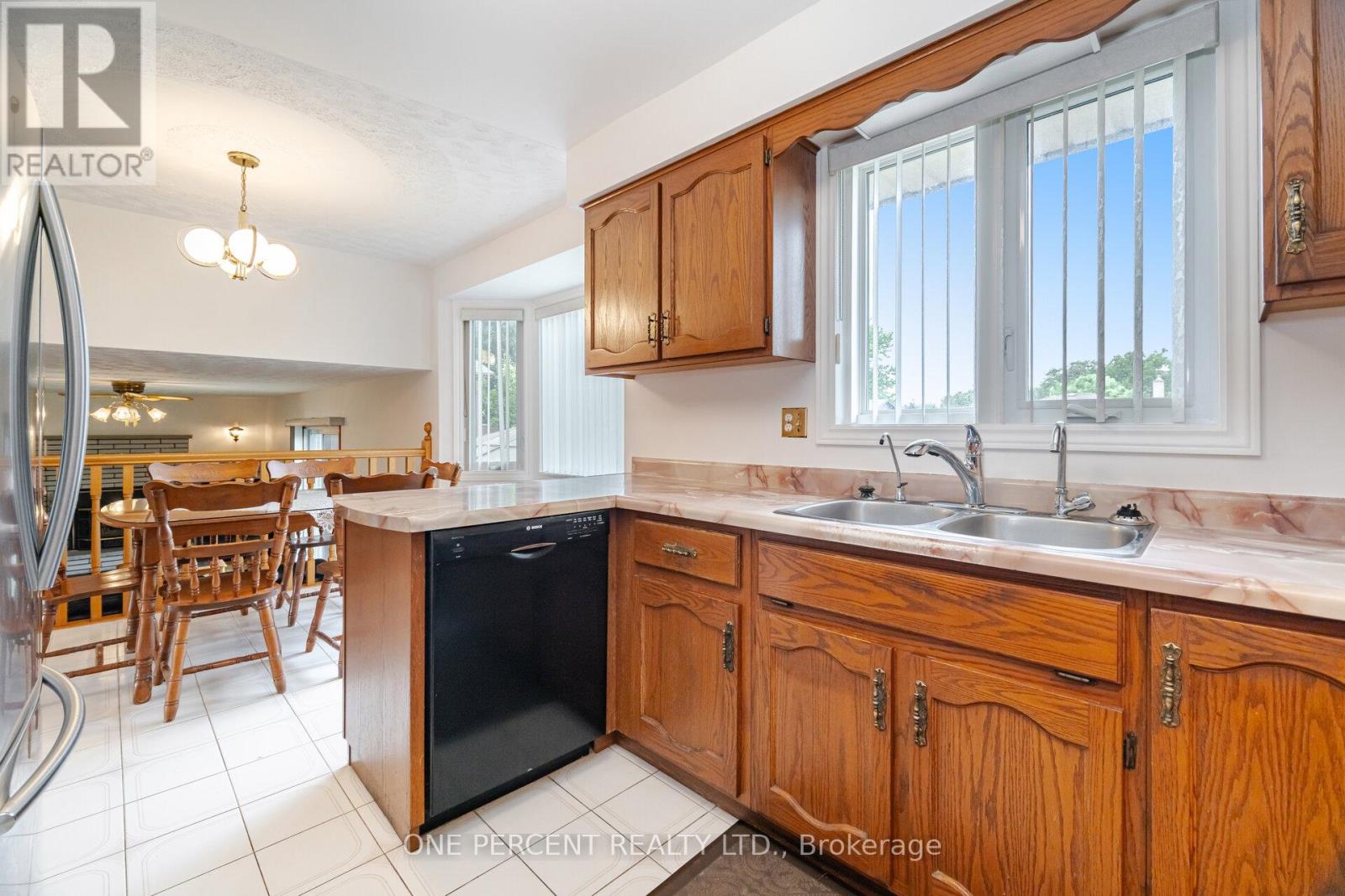 93 Old Chicopee Drive, Kitchener, Ontario  N2A 3R7 - Photo 8 - X12439137
