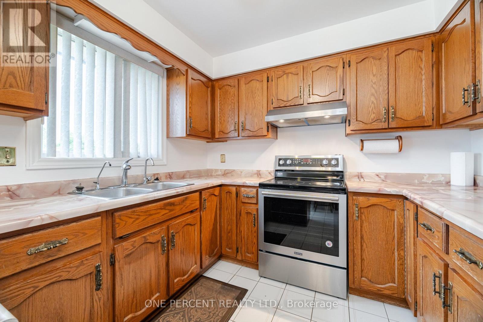 93 Old Chicopee Drive, Kitchener, Ontario  N2A 3R7 - Photo 9 - X12439137
