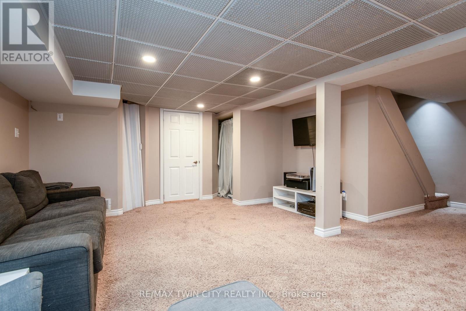 186 Highland Road E, Kitchener, Ontario  N2M 3W2 - Photo 35 - X12439175