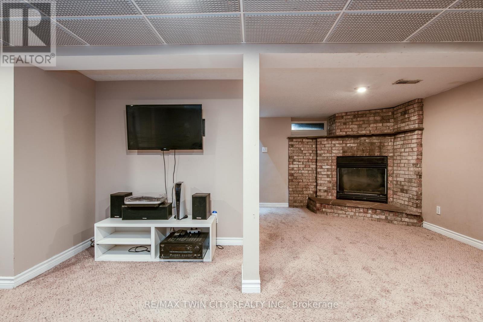 186 Highland Road E, Kitchener, Ontario  N2M 3W2 - Photo 36 - X12439175