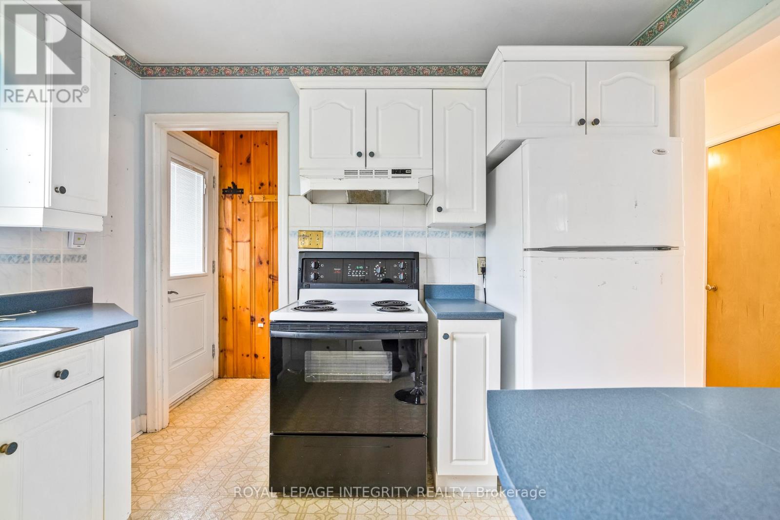 18 Brookdale Avenue, Ottawa, Ontario  K2E 6X2 - Photo 13 - X12439220