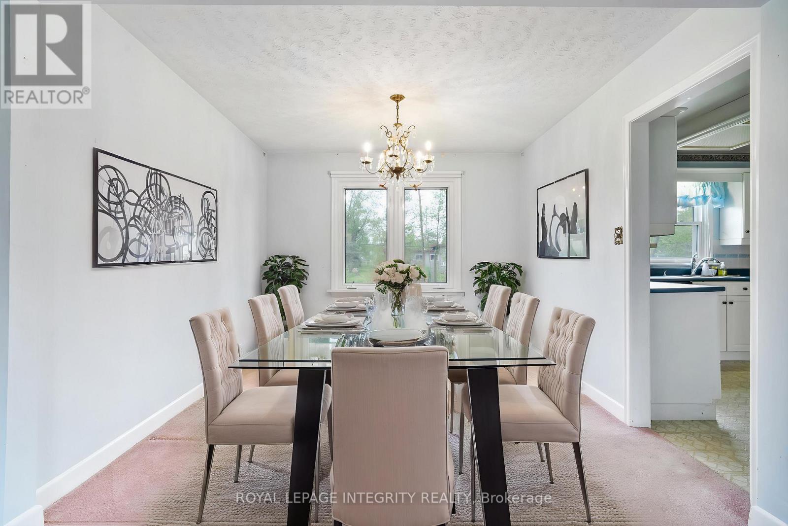 18 Brookdale Avenue, Ottawa, Ontario  K2E 6X2 - Photo 4 - X12439220