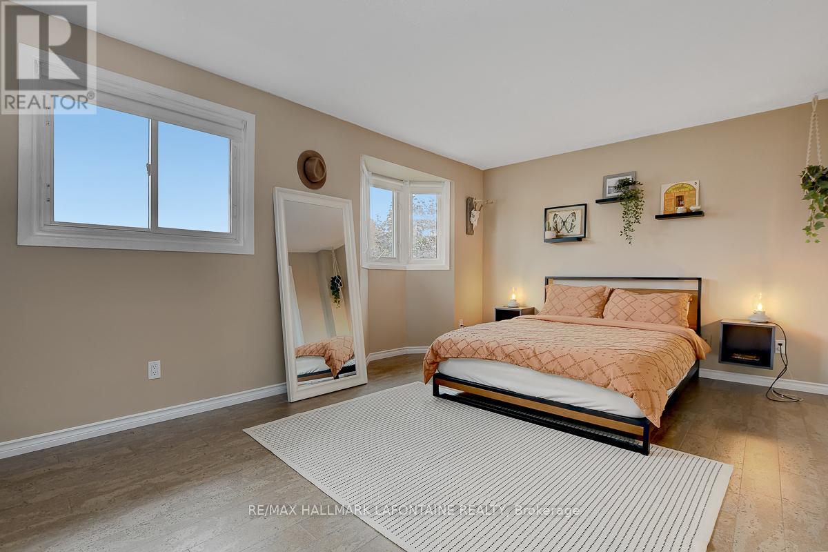 18 Vanessa Terrace, Ottawa, Ontario  K2J 2J8 - Photo 17 - X12439229