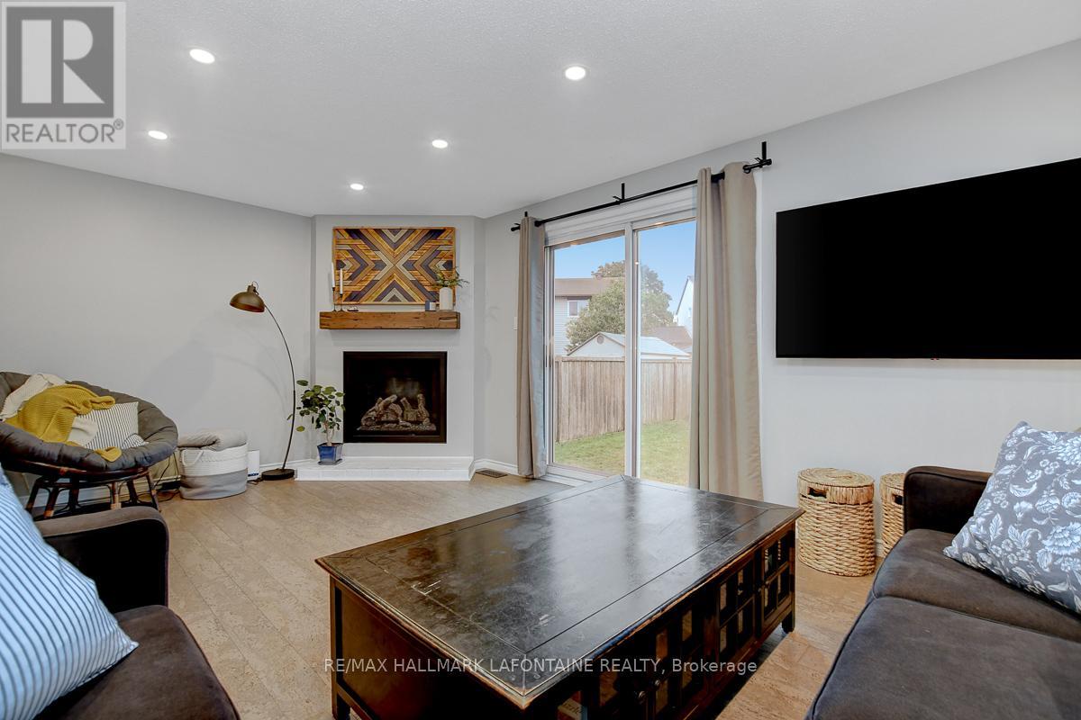 18 Vanessa Terrace, Ottawa, Ontario  K2J 2J8 - Photo 4 - X12439229