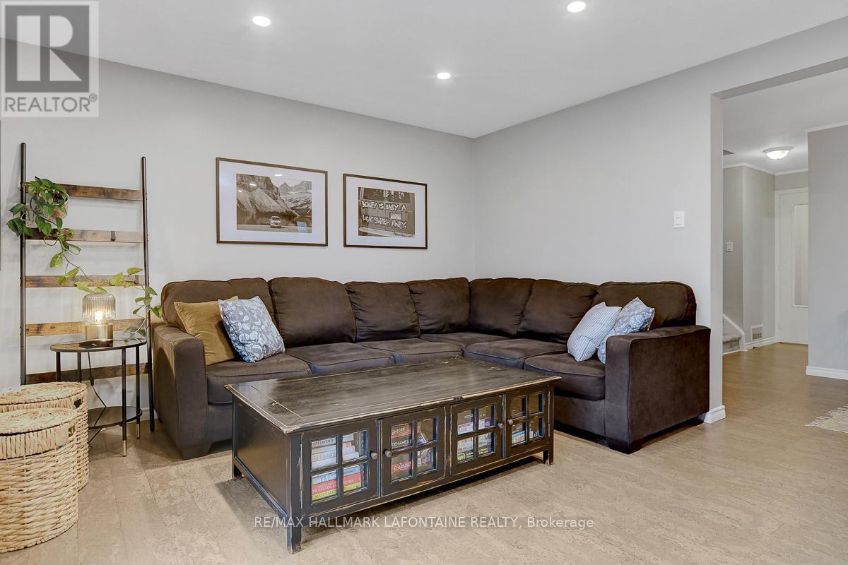 18 Vanessa Terrace, Ottawa, Ontario  K2J 2J8 - Photo 6 - X12439229