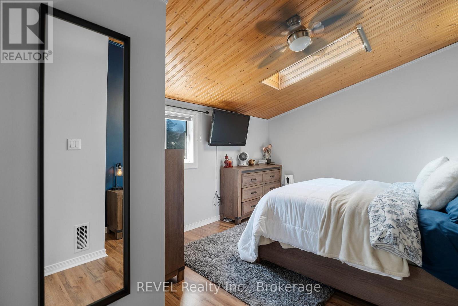 33 Regent Street, Thorold (Thorold Downtown), Ontario  L2V 1T5 - Photo 18 - X12439205