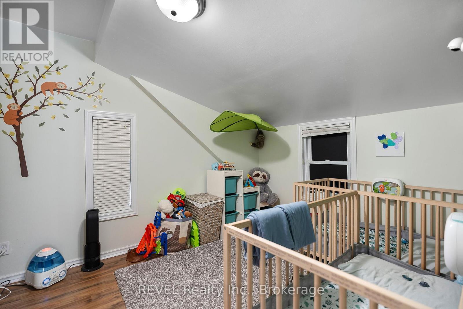 33 Regent Street, Thorold (Thorold Downtown), Ontario  L2V 1T5 - Photo 23 - X12439205