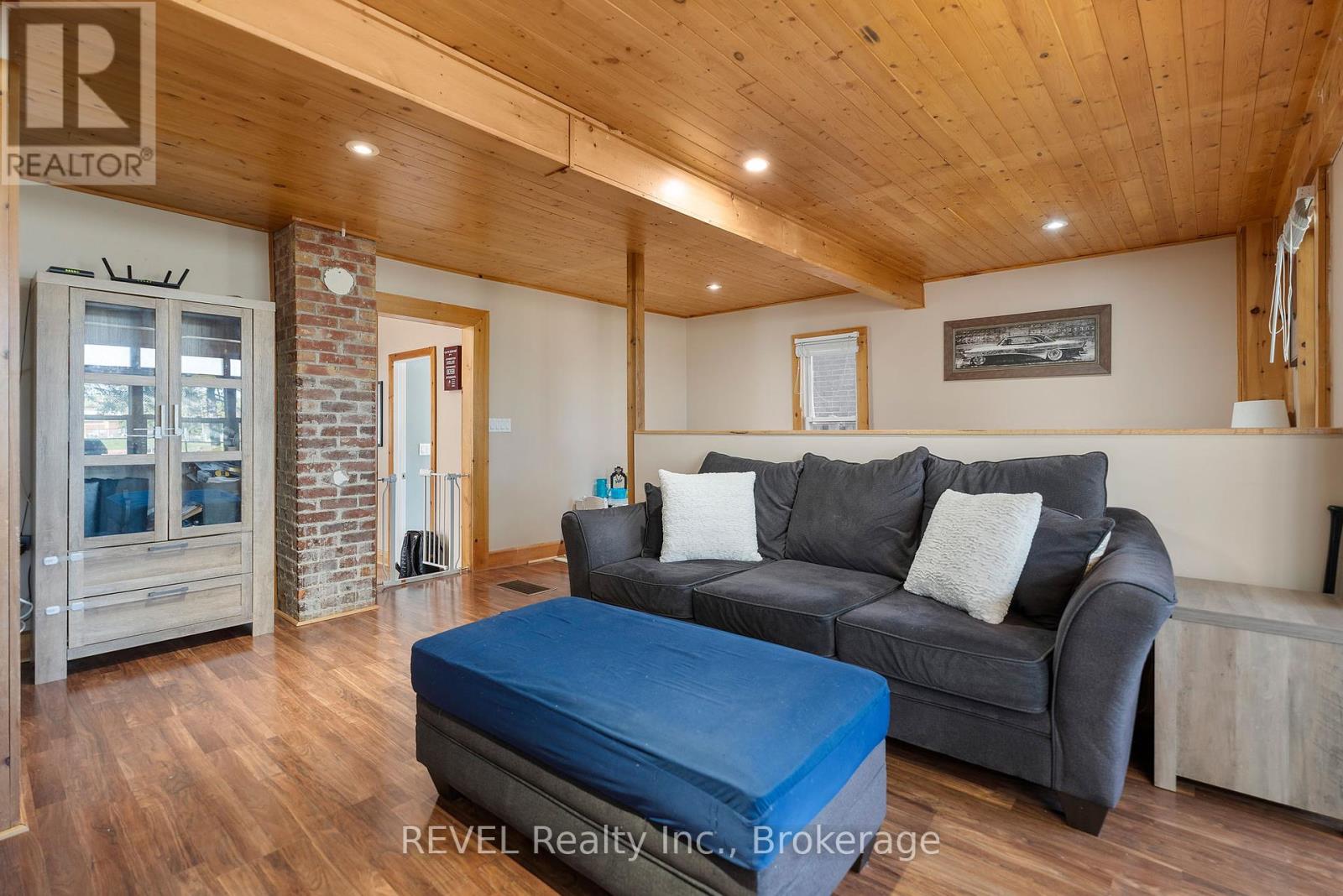 33 Regent Street, Thorold (Thorold Downtown), Ontario  L2V 1T5 - Photo 7 - X12439205
