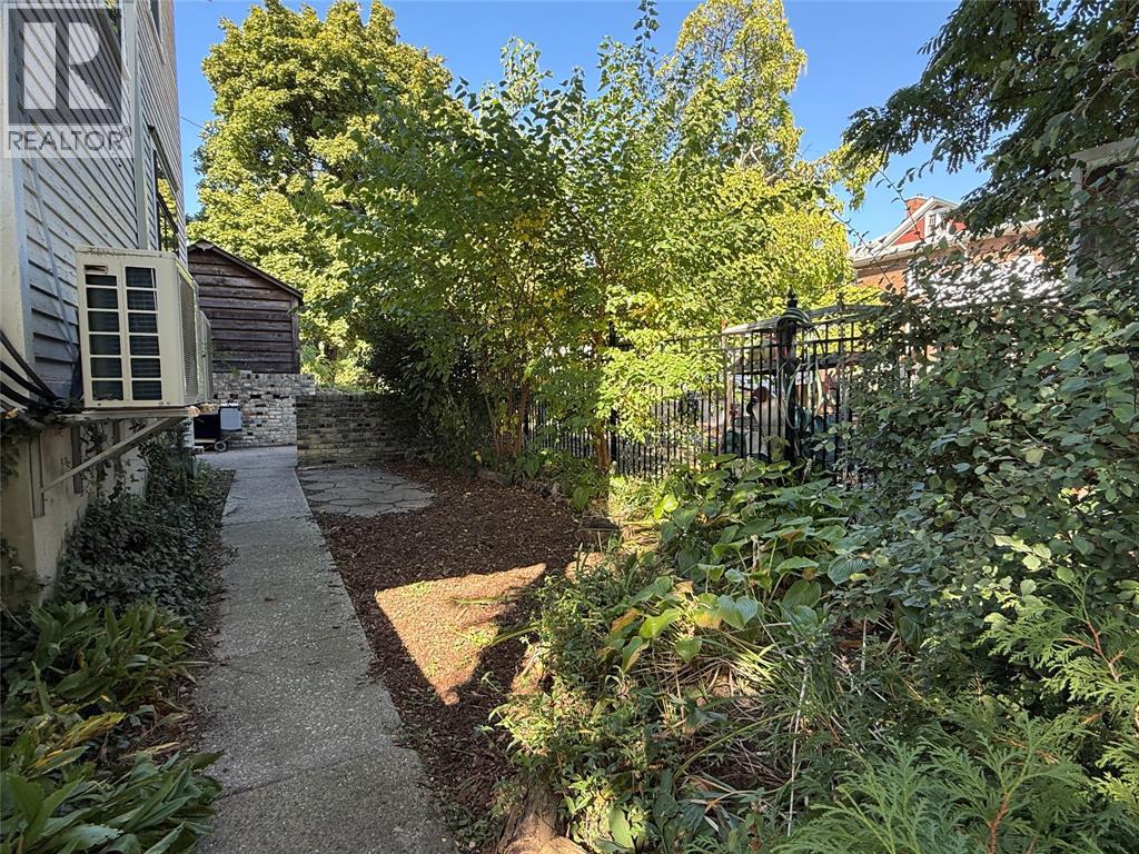 204 London Road, Sarnia, Ontario  N7T 4V5 - Photo 24 - 25024217