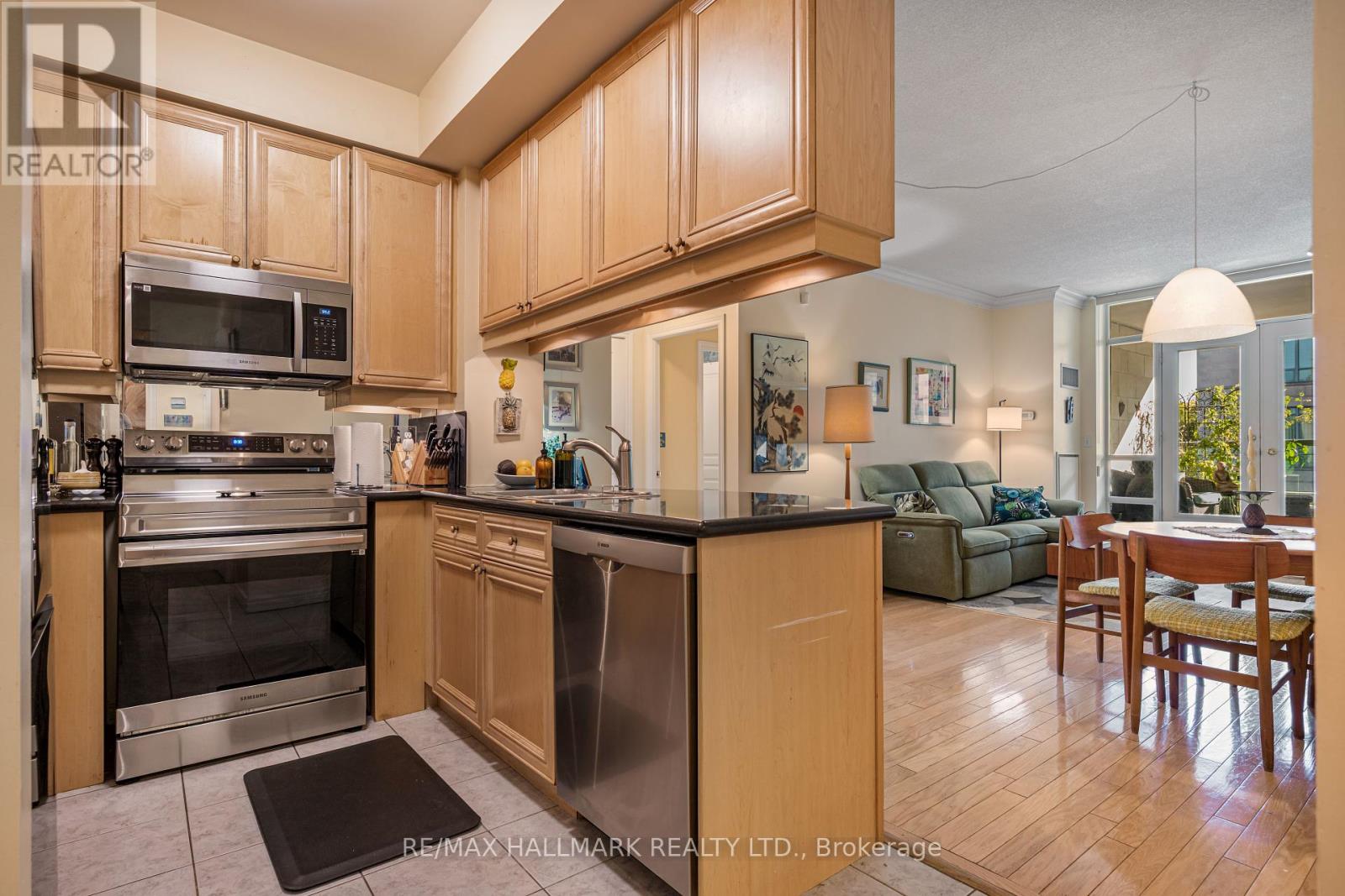222 - 35 Boardwalk Drive, Toronto, Ontario  M4L 3Y8 - Photo 5 - E12439213