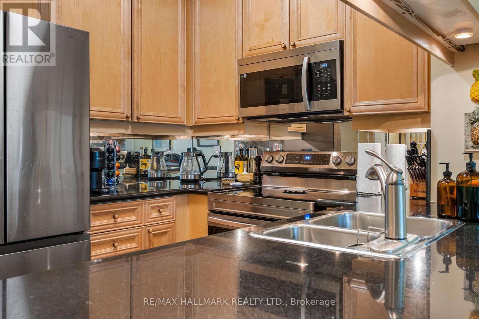 222 - 35 Boardwalk Drive, Toronto, Ontario  M4L 3Y8 - Photo 6 - E12439213
