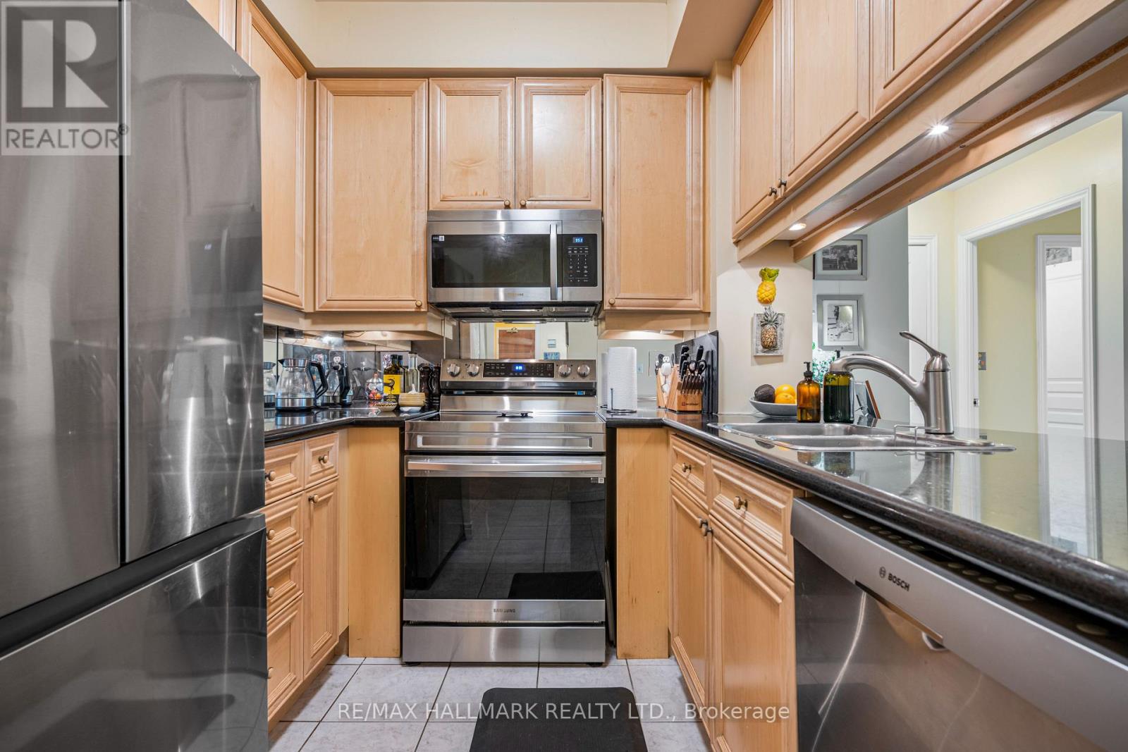 222 - 35 Boardwalk Drive, Toronto, Ontario  M4L 3Y8 - Photo 8 - E12439213